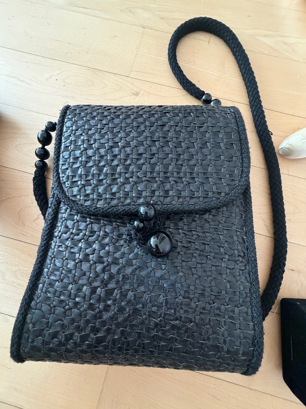 🗽 Rafael Sanchez Woven Beaded Crossbody Bag - Black